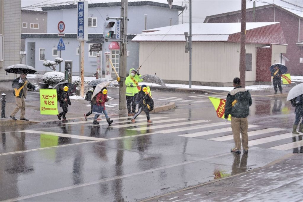 「通学路の見守り活動」