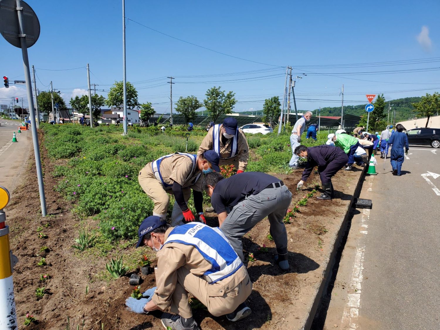 国道38号万年交差点花壇の植栽作業